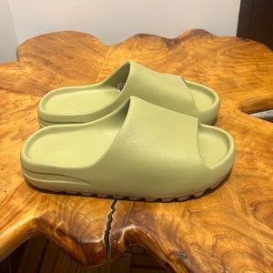 Yeezy Slides size 10M, like new